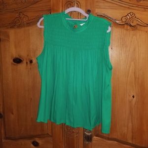Crown and Ivy emerald green sleeveless top